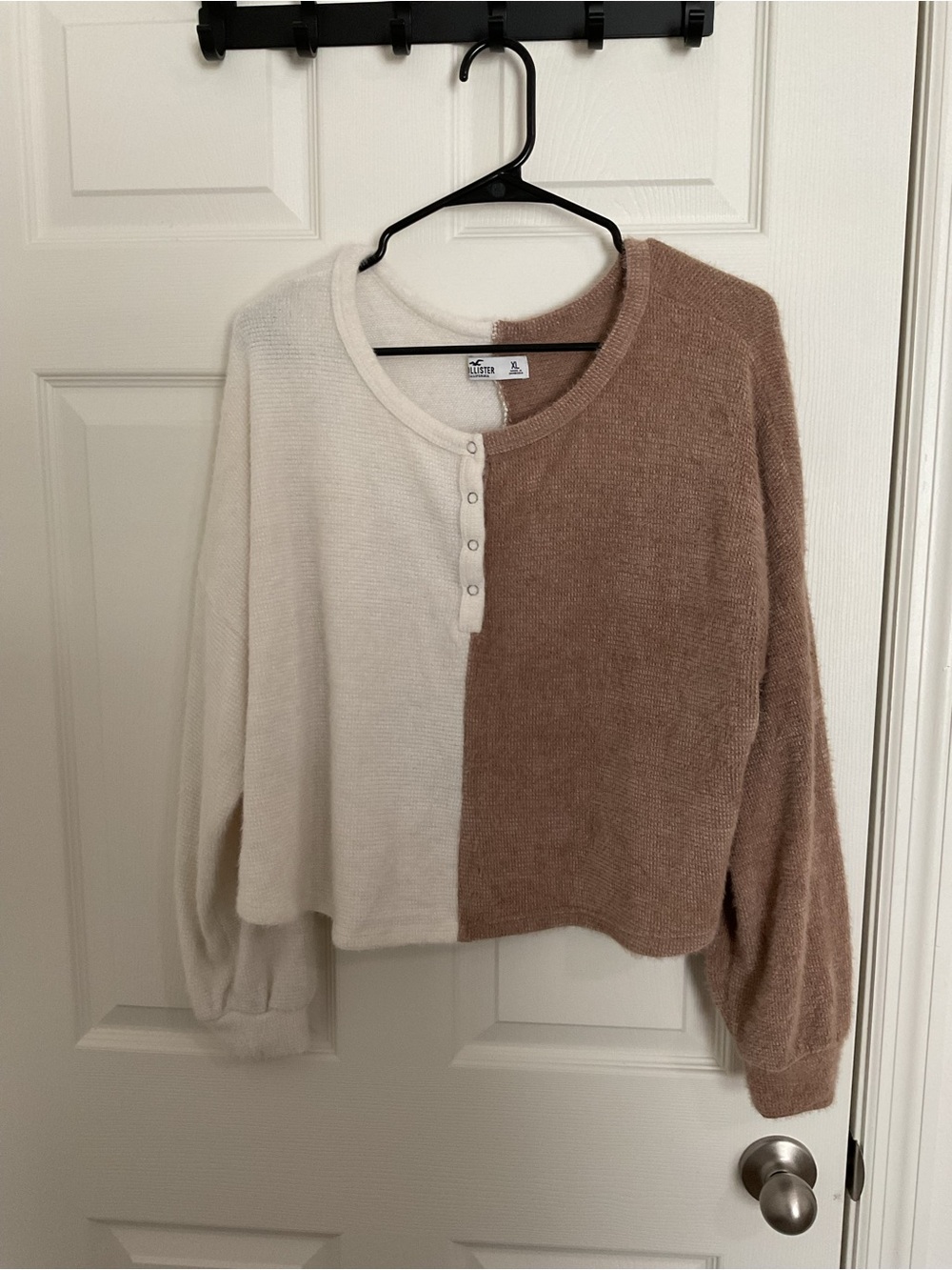 Hollister Colorblock Cream & Tan Knit Crew Sweater